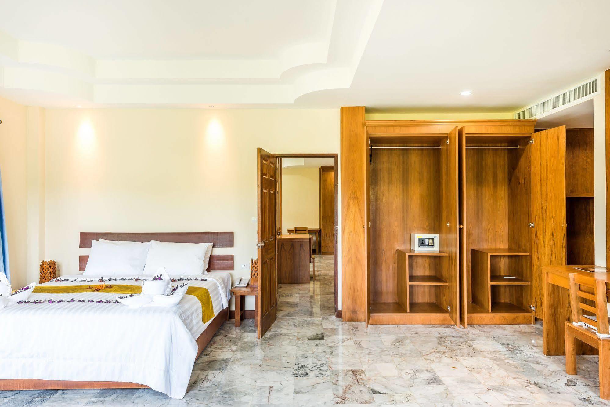 The Windmill Phuket Hotel Rawai Exterior foto