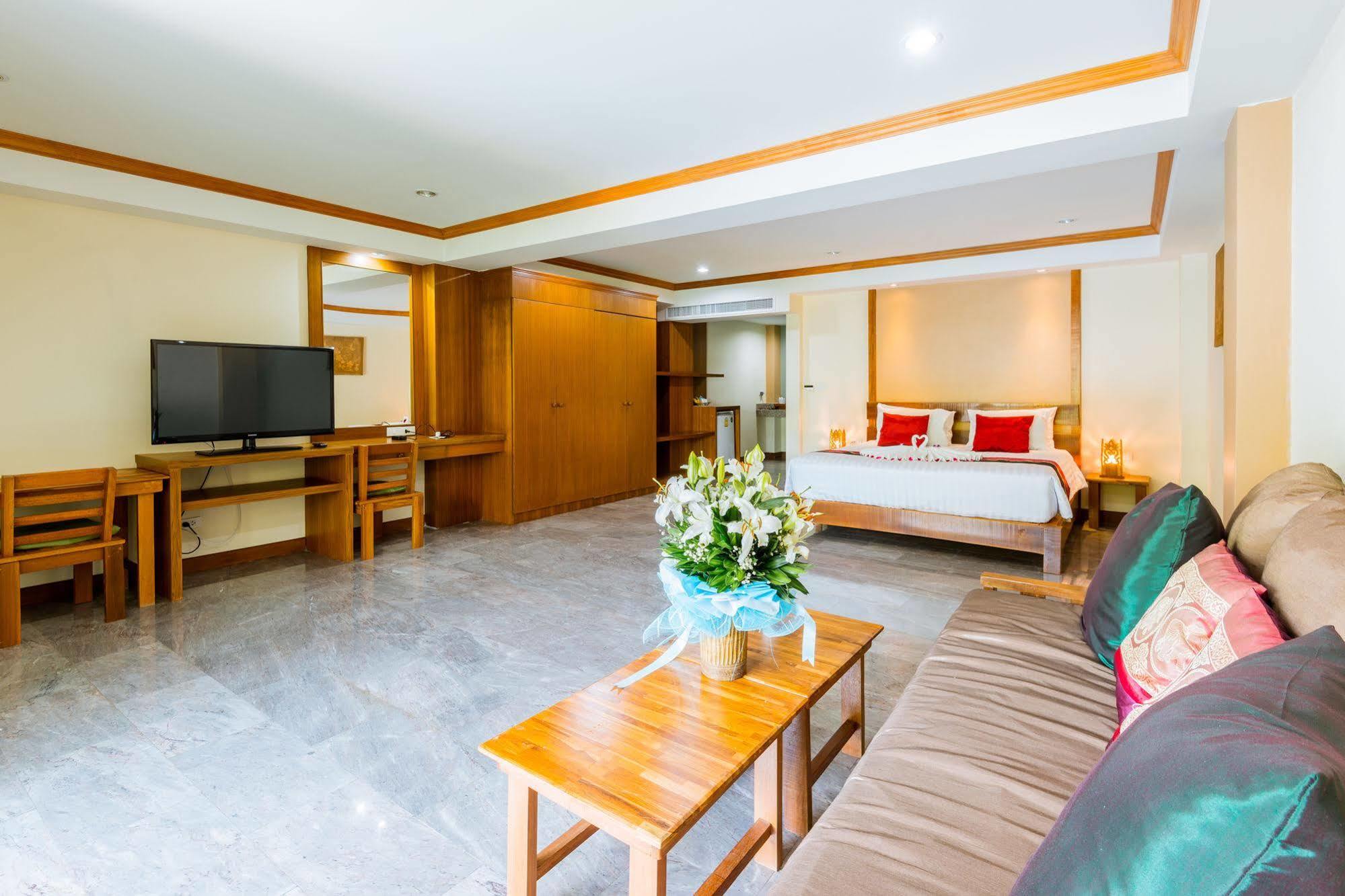 The Windmill Phuket Hotel Rawai Exterior foto