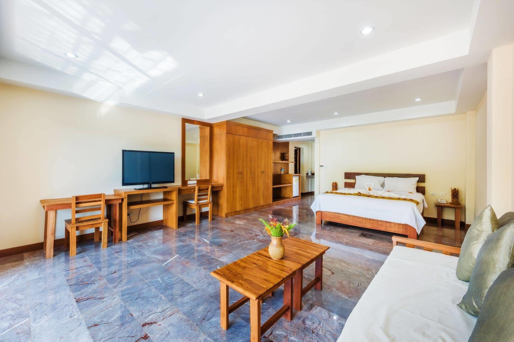 The Windmill Phuket Hotel Rawai Exterior foto