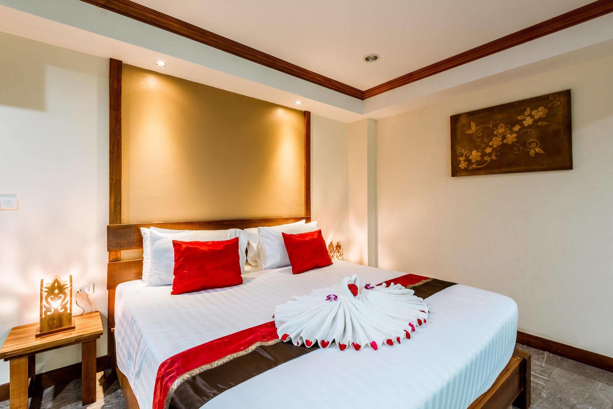 The Windmill Phuket Hotel Rawai Exterior foto